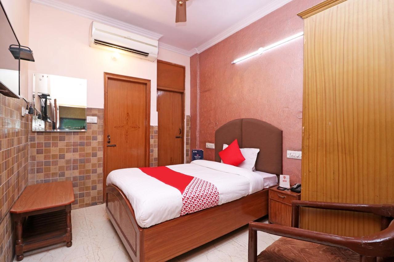 Oyo 29304 Hotel Pooja Yamunānagar Dış mekan fotoğraf