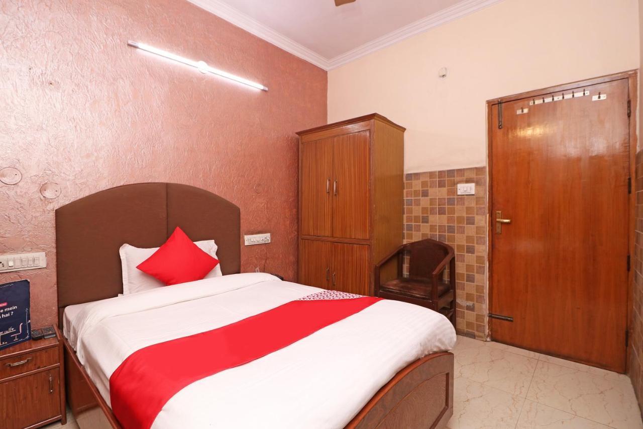 Oyo 29304 Hotel Pooja Yamunānagar Dış mekan fotoğraf