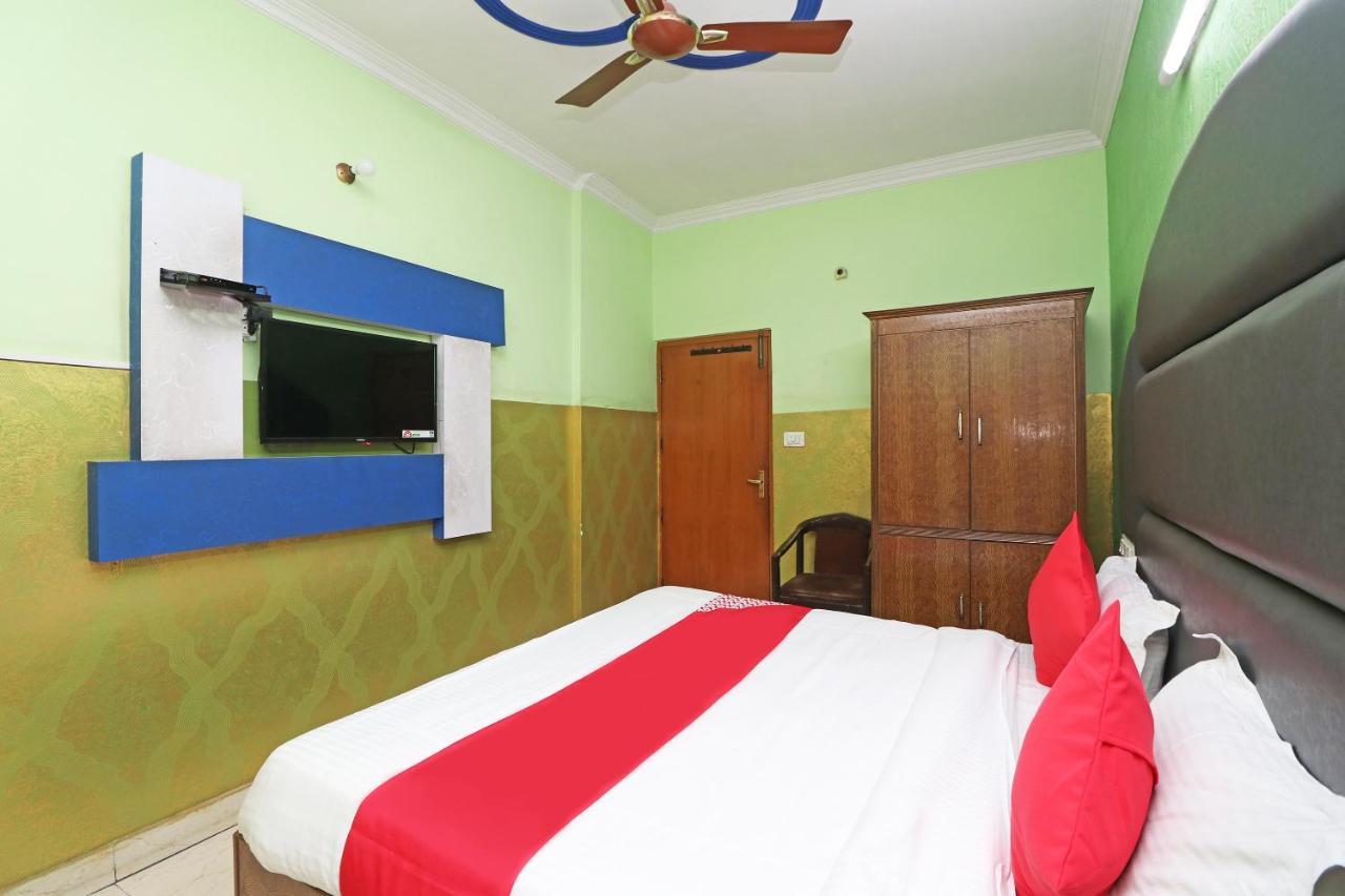 Oyo 29304 Hotel Pooja Yamunānagar Dış mekan fotoğraf