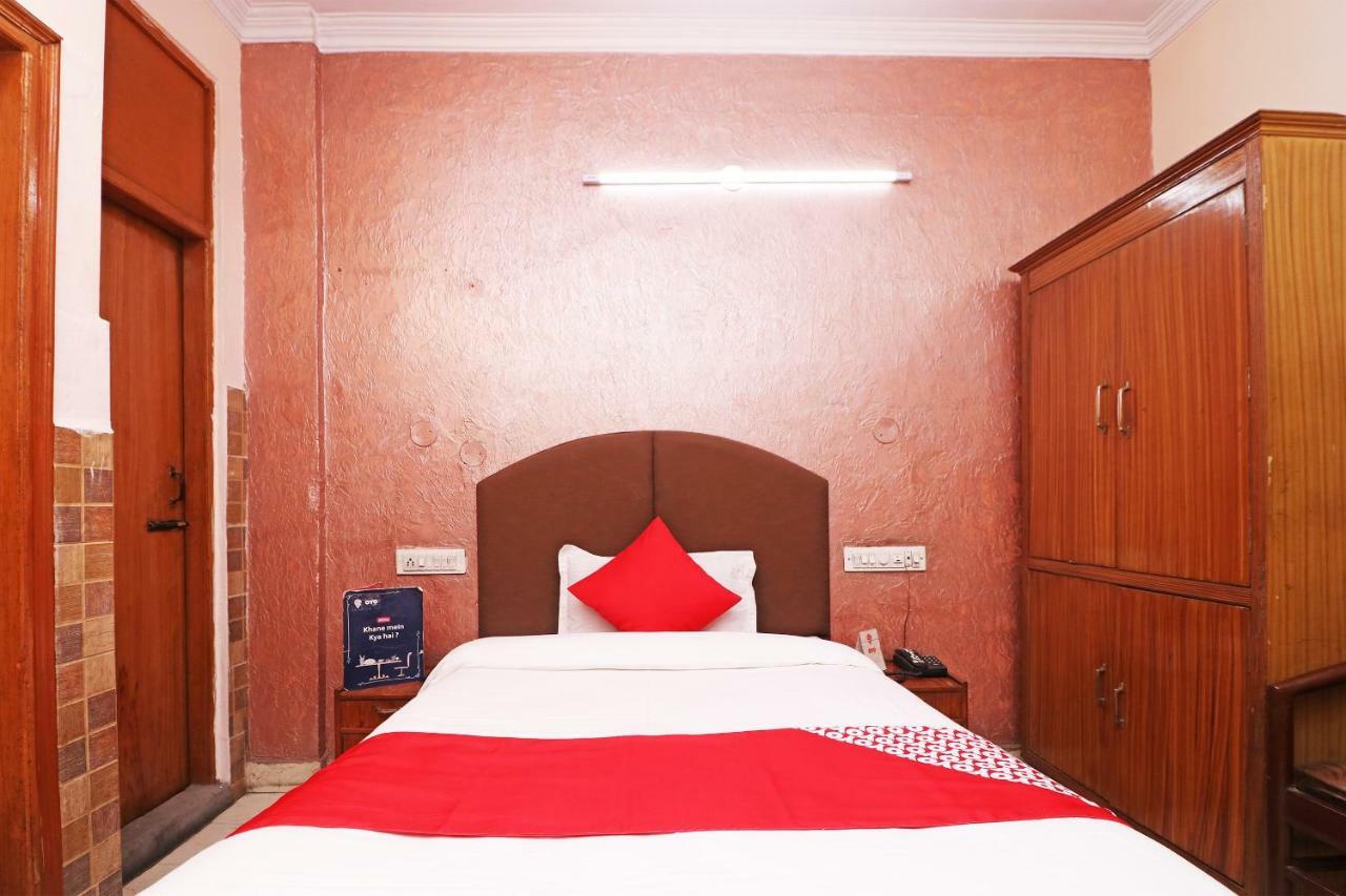 Oyo 29304 Hotel Pooja Yamunānagar Dış mekan fotoğraf