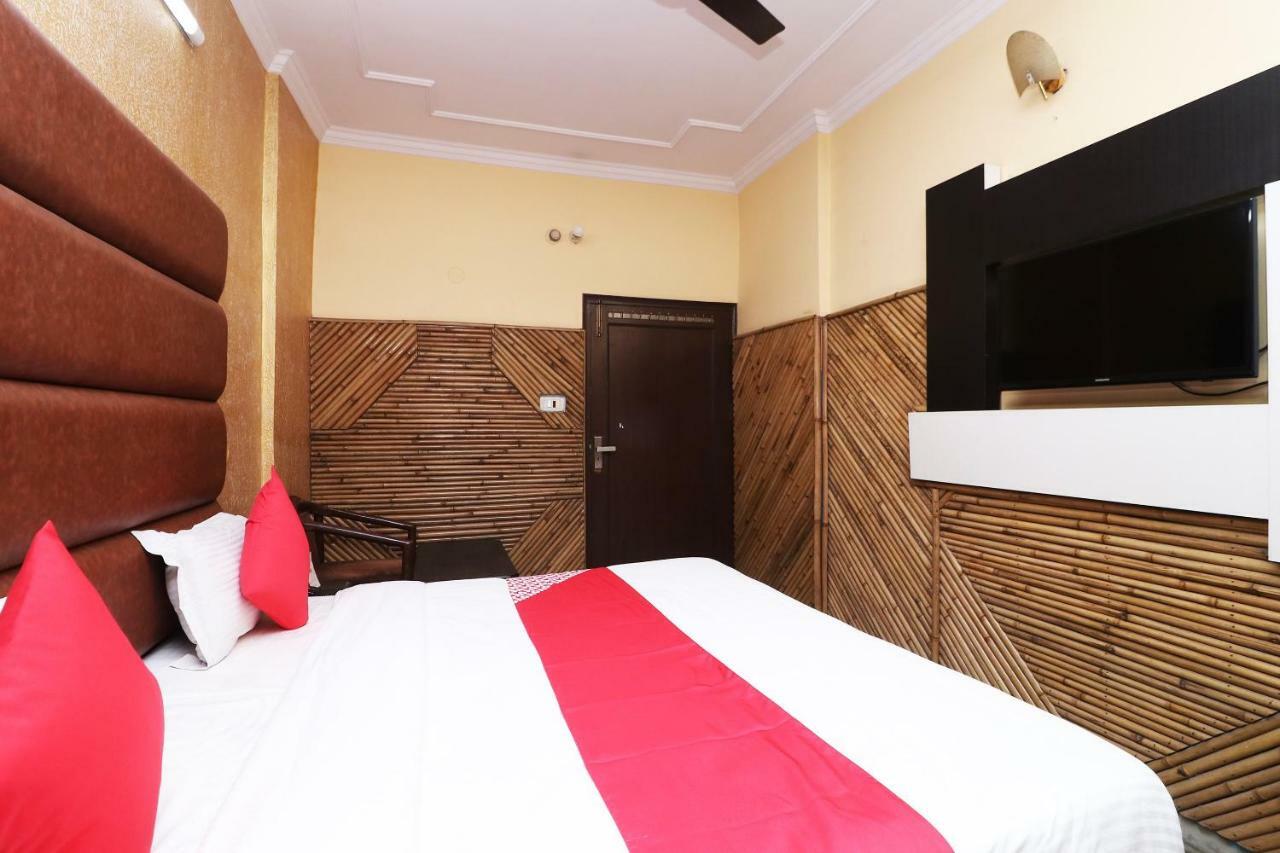 Oyo 29304 Hotel Pooja Yamunānagar Dış mekan fotoğraf