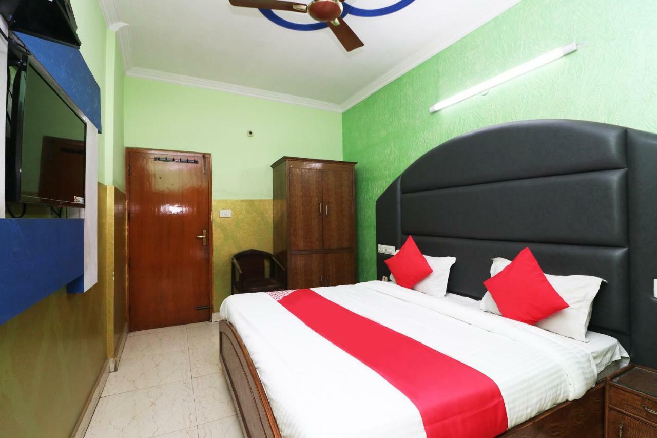 Oyo 29304 Hotel Pooja Yamunānagar Dış mekan fotoğraf