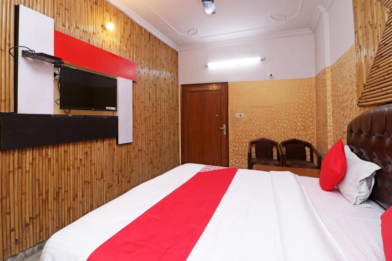 Oyo 29304 Hotel Pooja Yamunānagar Dış mekan fotoğraf