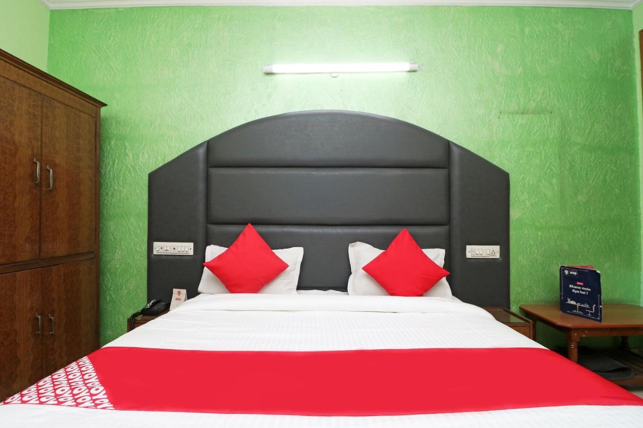 Oyo 29304 Hotel Pooja Yamunānagar Dış mekan fotoğraf
