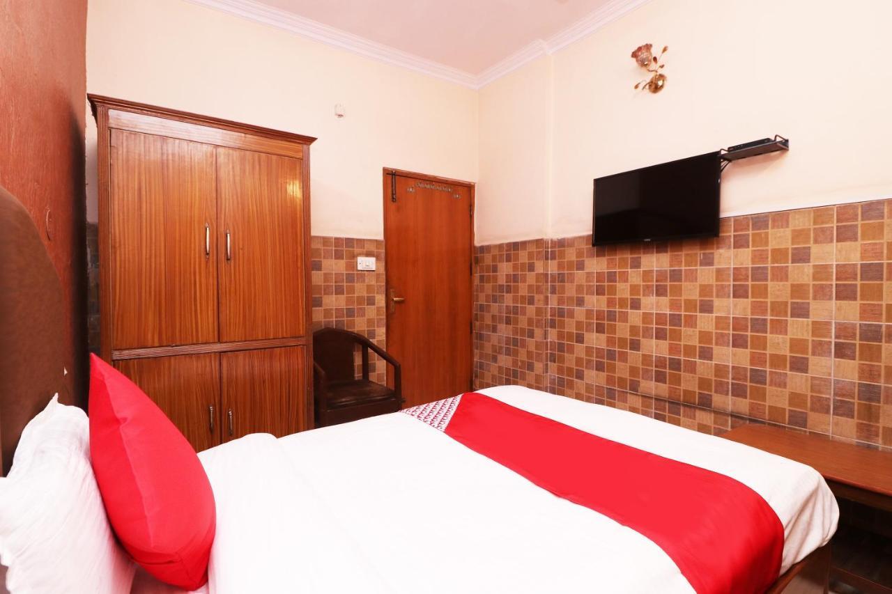 Oyo 29304 Hotel Pooja Yamunānagar Dış mekan fotoğraf